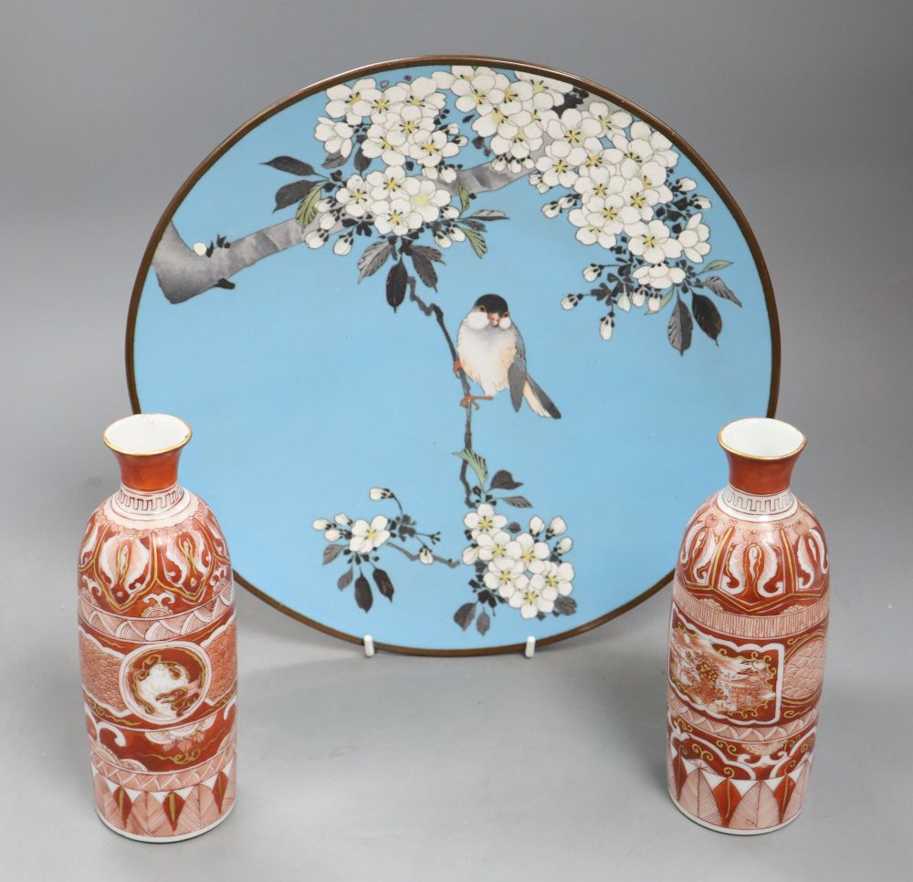 A cloisonne plate, diameter 30cm and a pair of Japanese Kutani vases